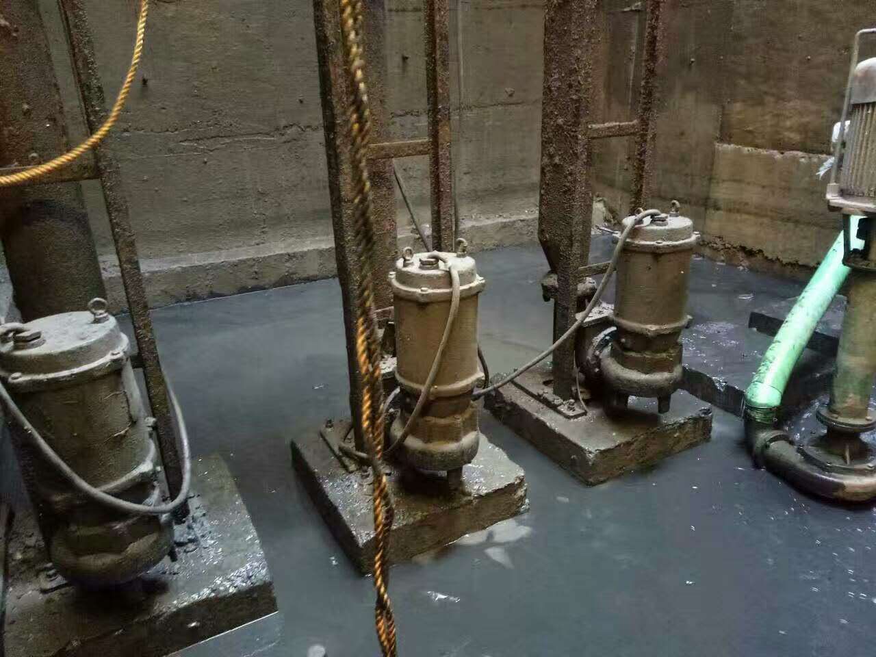 八步污水池清理